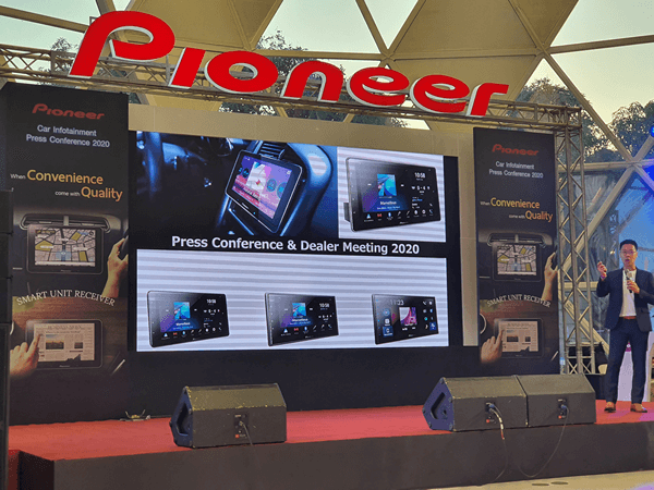 Pioneer Smart Unit Receiver SDA-835TAB ที่แปลงเป็น Tablet ได้ และDMH-Z Series 4 รุ่น